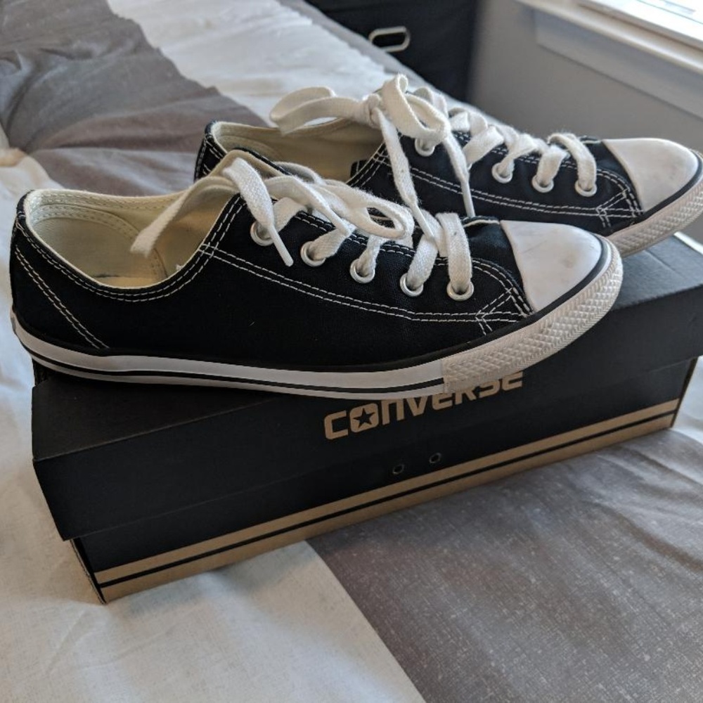 Black Converse dainty